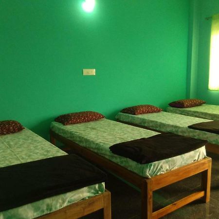 M G Cottage & Dormitory Gokarna  Exterior foto