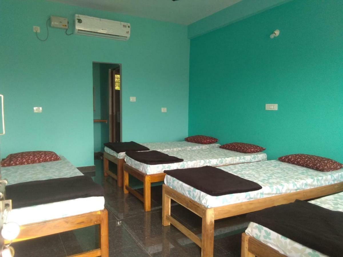 M G Cottage & Dormitory Gokarna  Exterior foto